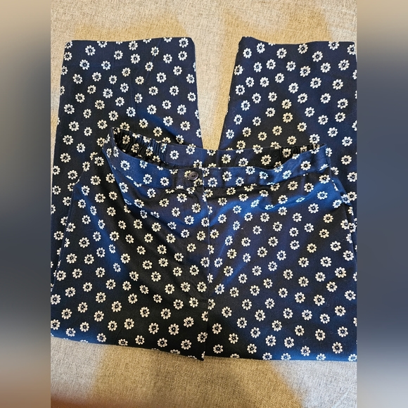Alfred Dunner Petite Size 6P Flower Blue Pants - Picture 4 of 5
